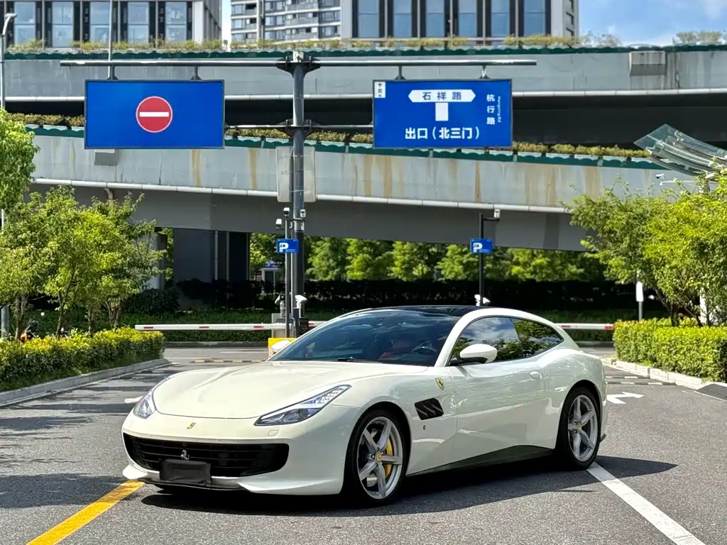 Ferrari GTC4Lusso — миниатюра 3