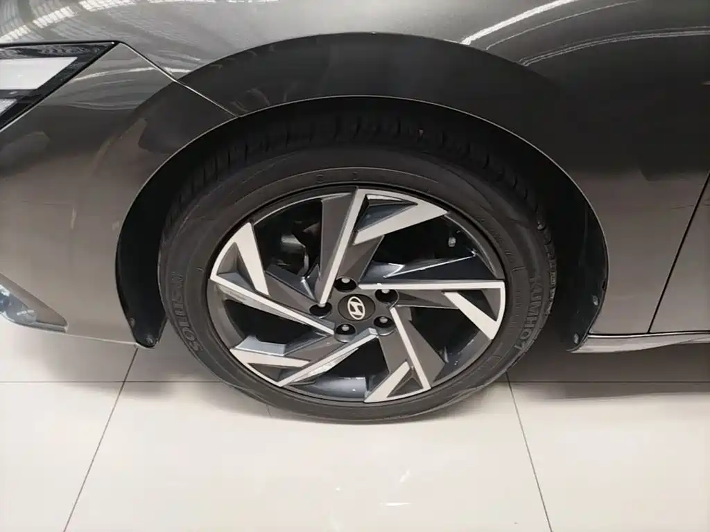 Hyundai Elantra — миниатюра 23