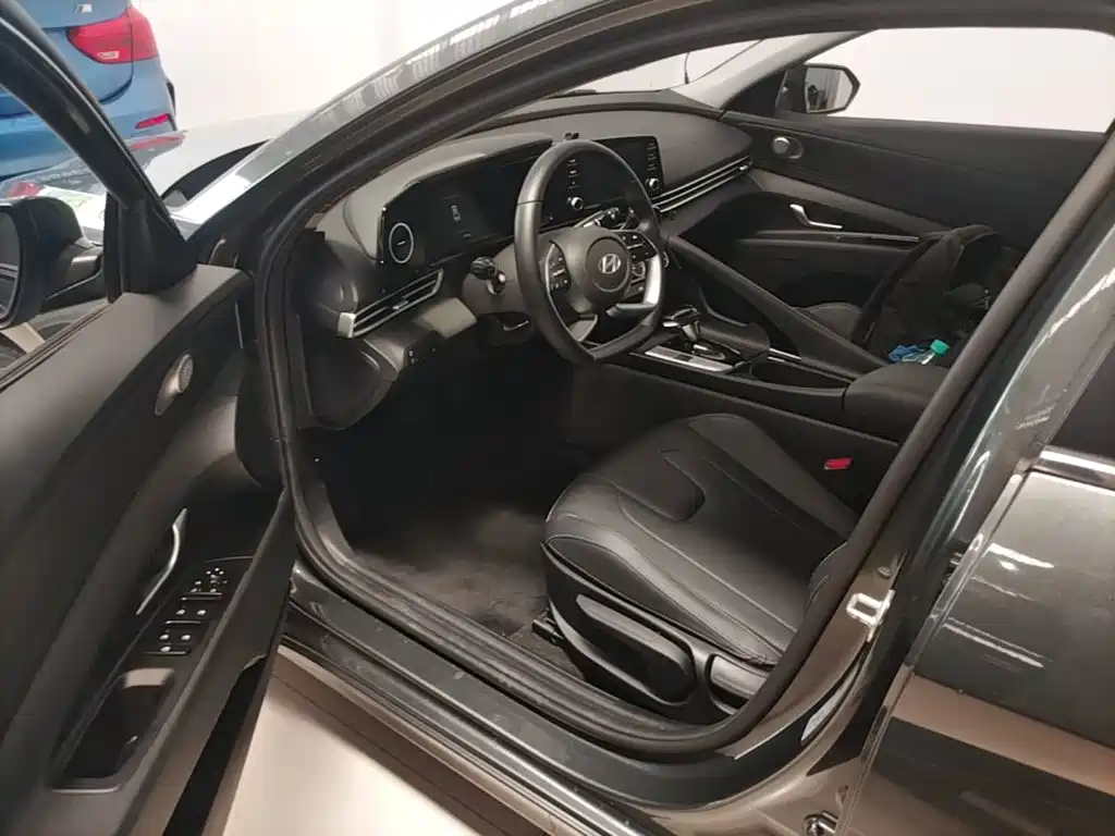 Hyundai Elantra — миниатюра 16