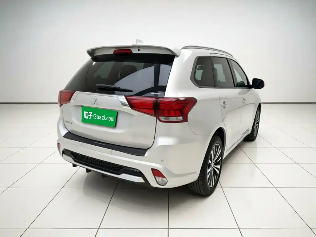 Mitsubishi Outlander — миниатюра 6