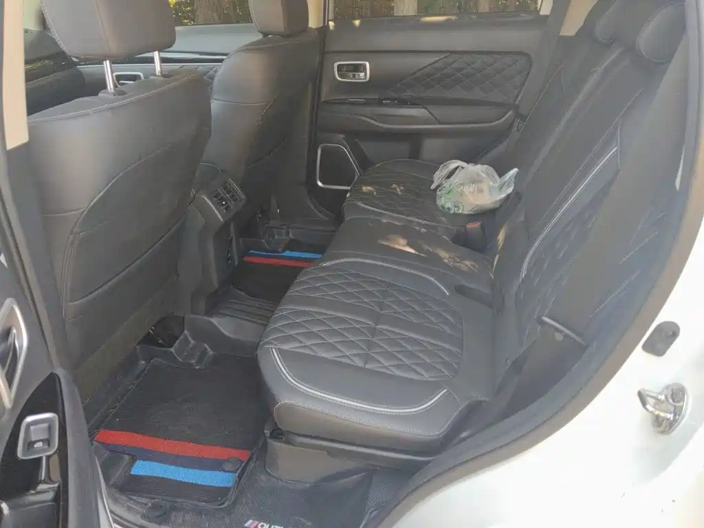 Mitsubishi Outlander — миниатюра 18