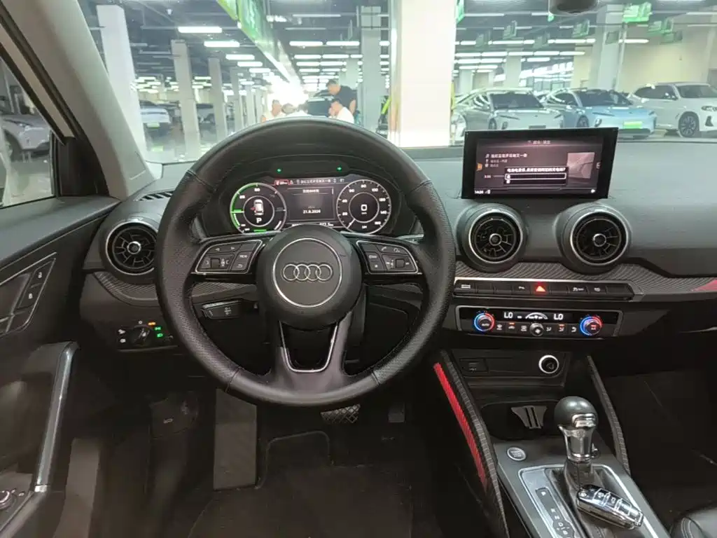 Audi Q2L e-tron — миниатюра 11