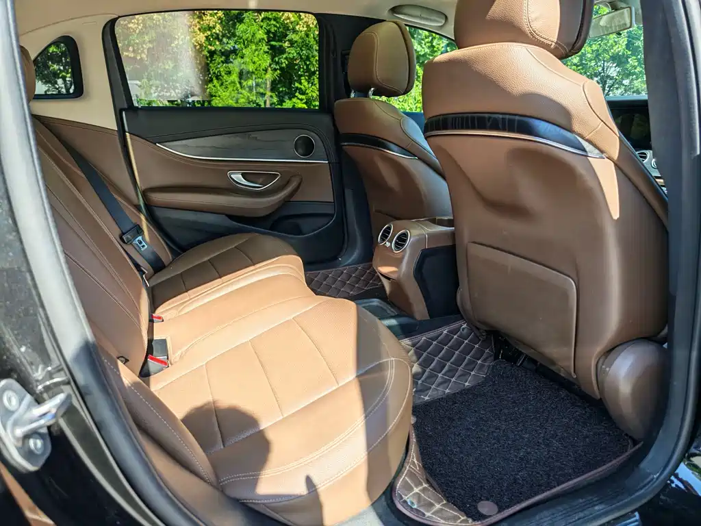 Mercedes-Benz E-Class — миниатюра 13