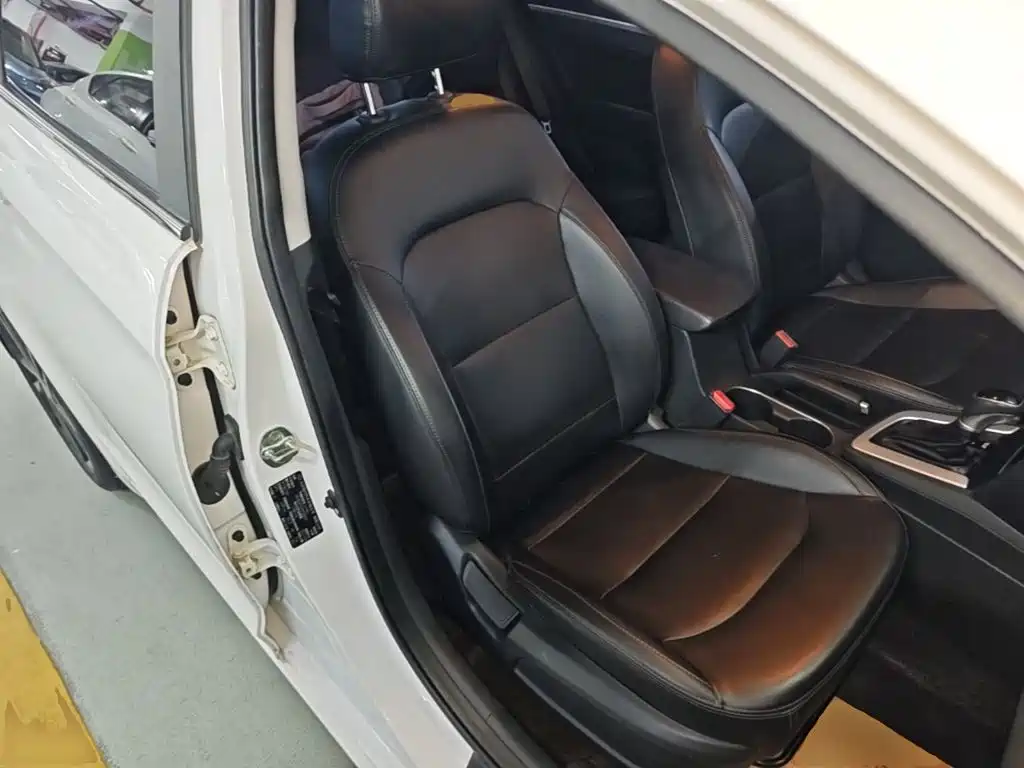 Hyundai Elantra — миниатюра 25