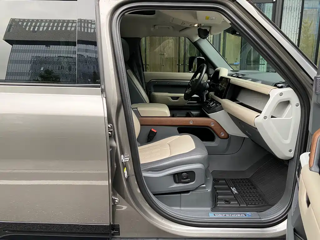 Land Rover Defender — миниатюра 21