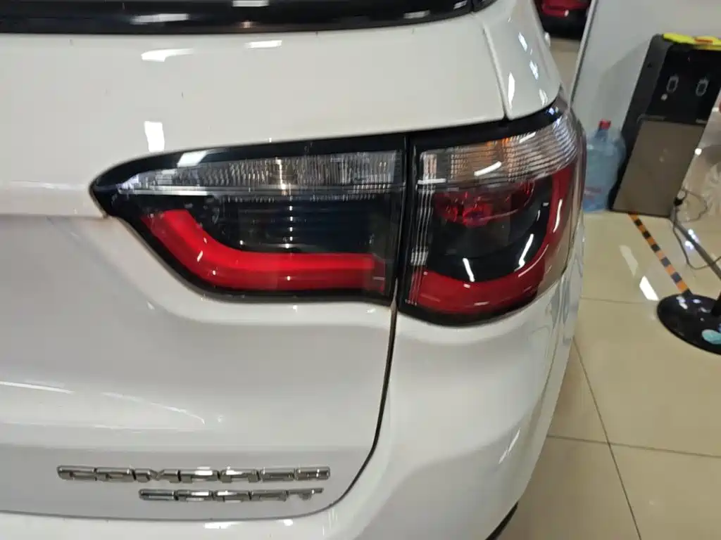 Jeep Compass — миниатюра 8