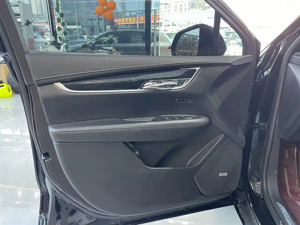 CADILLAC XT5