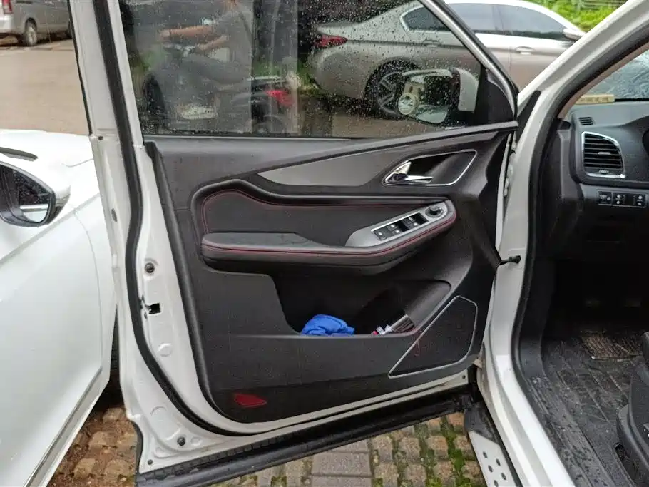 Baojun 560 2015 1.8L MT Luxury