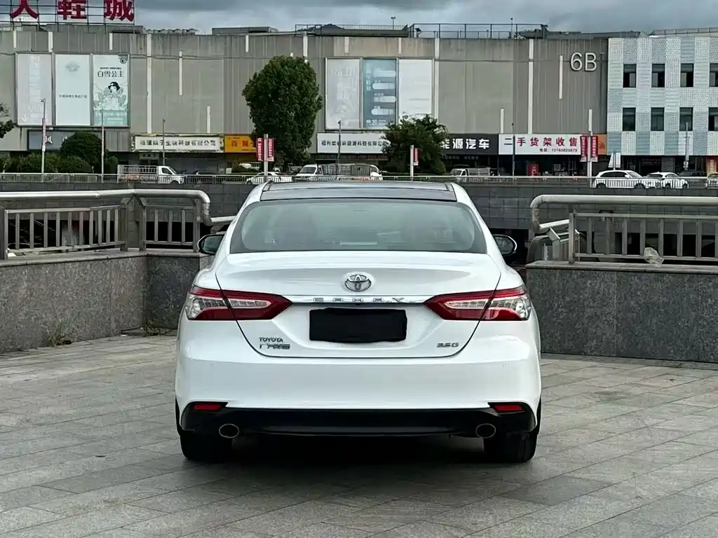 Toyota Camry — миниатюра 3