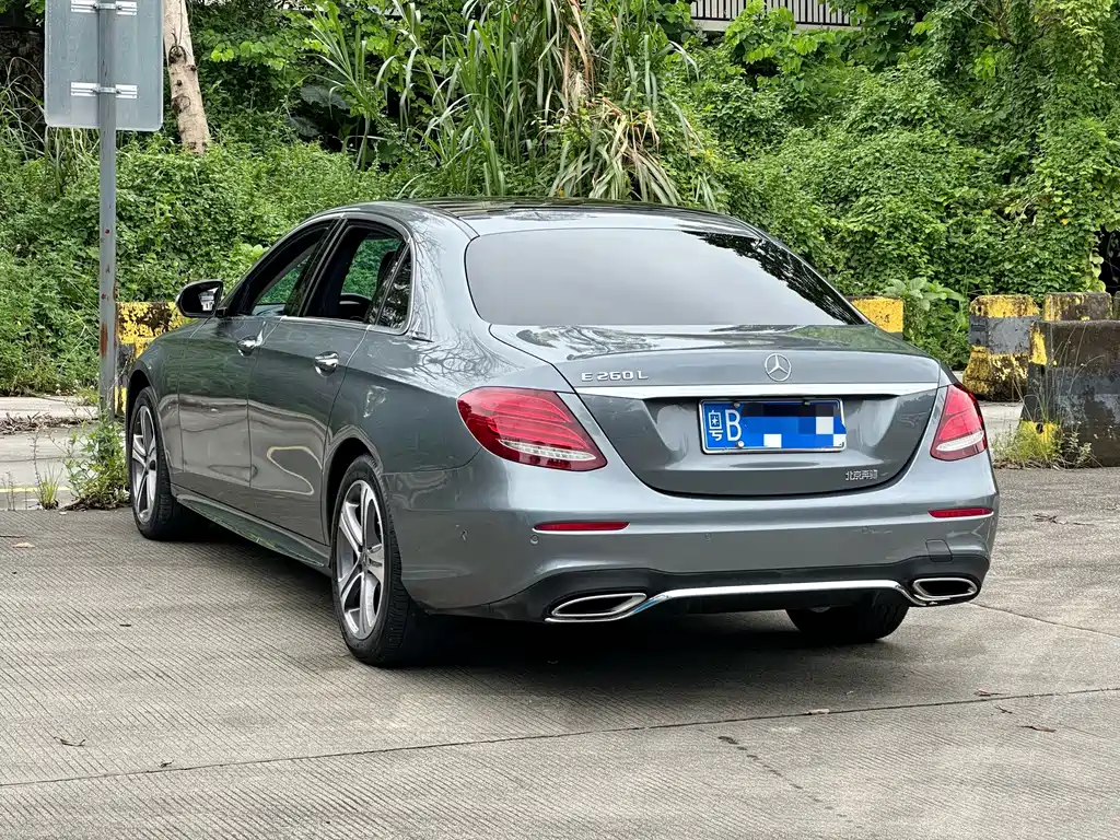 Mercedes-Benz E-Class — миниатюра 17