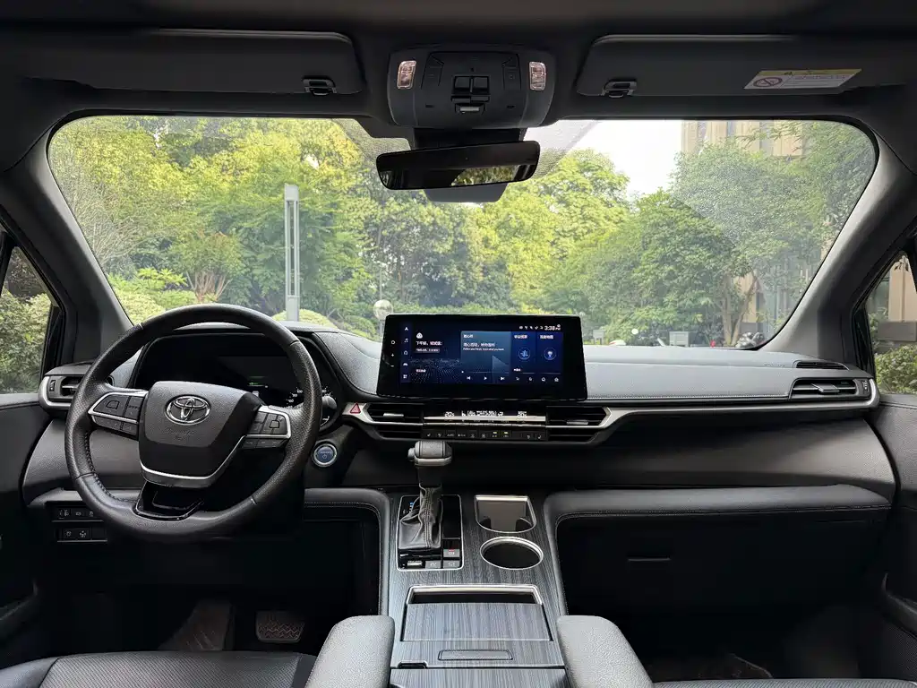Toyota Sienna — миниатюра 13