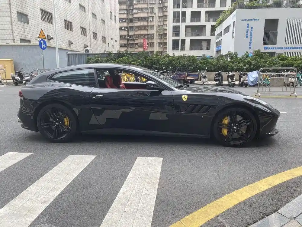 Ferrari GTC4Lusso — миниатюра 7