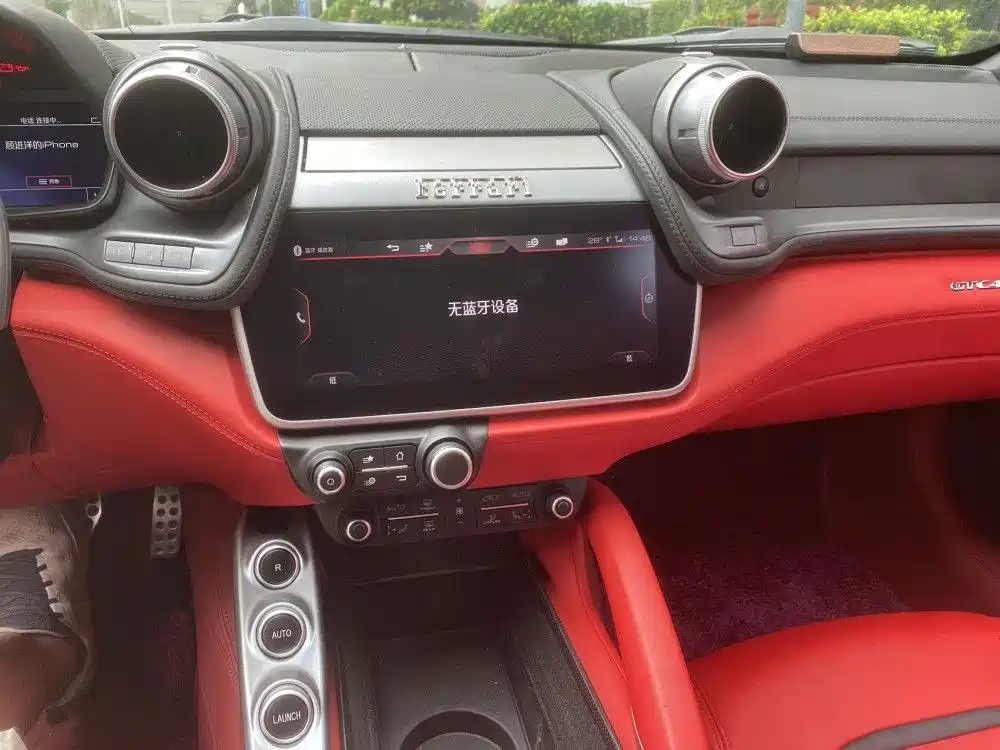 Ferrari GTC4Lusso — миниатюра 11
