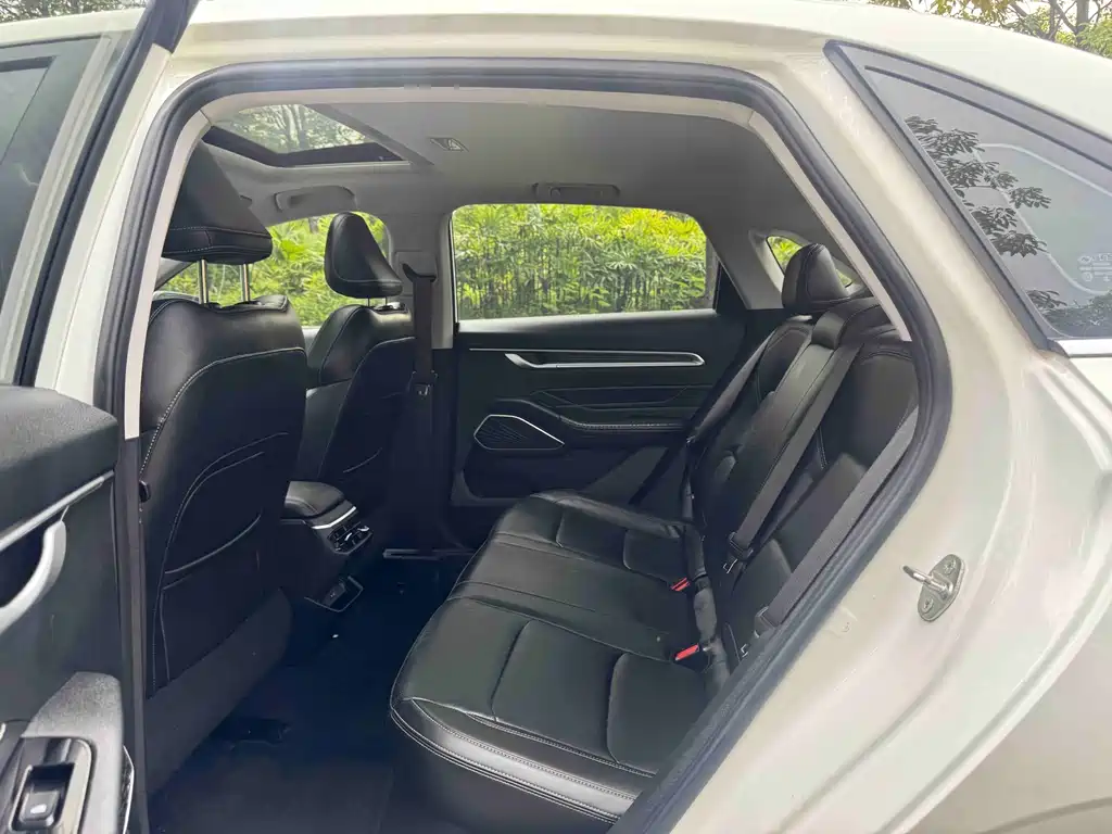 Geely Emgrand 2022 4 1.5L CVT Luxury