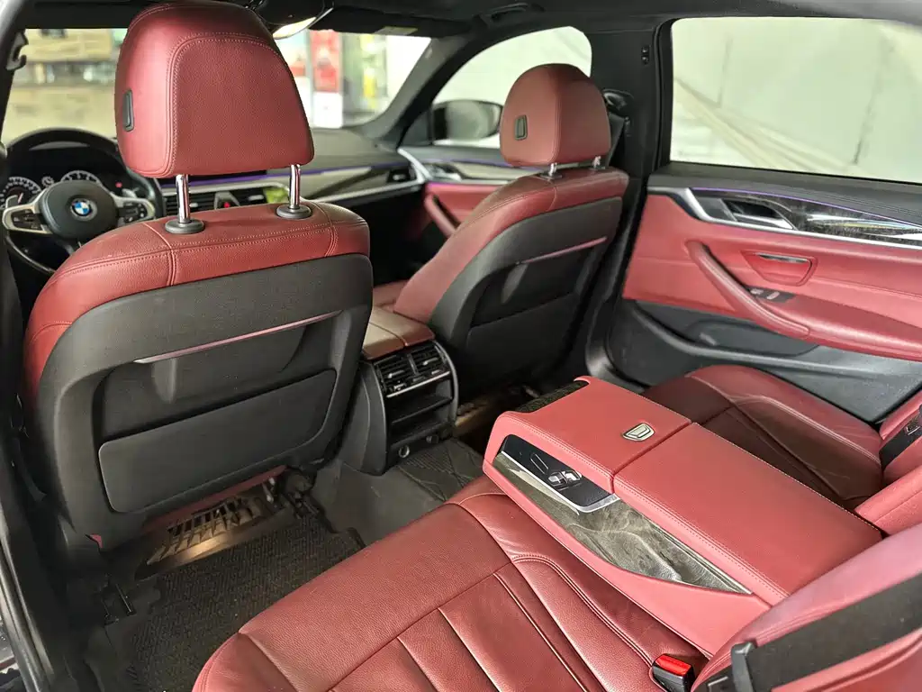 BMW 5 Series — миниатюра 9