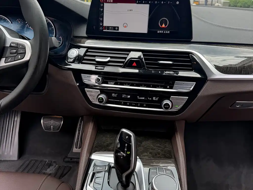 BMW 5 Series — миниатюра 18
