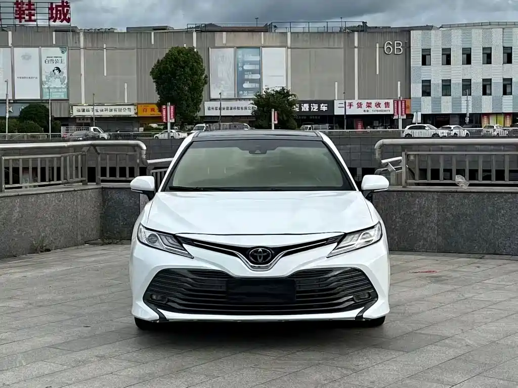 Toyota Camry — миниатюра 2
