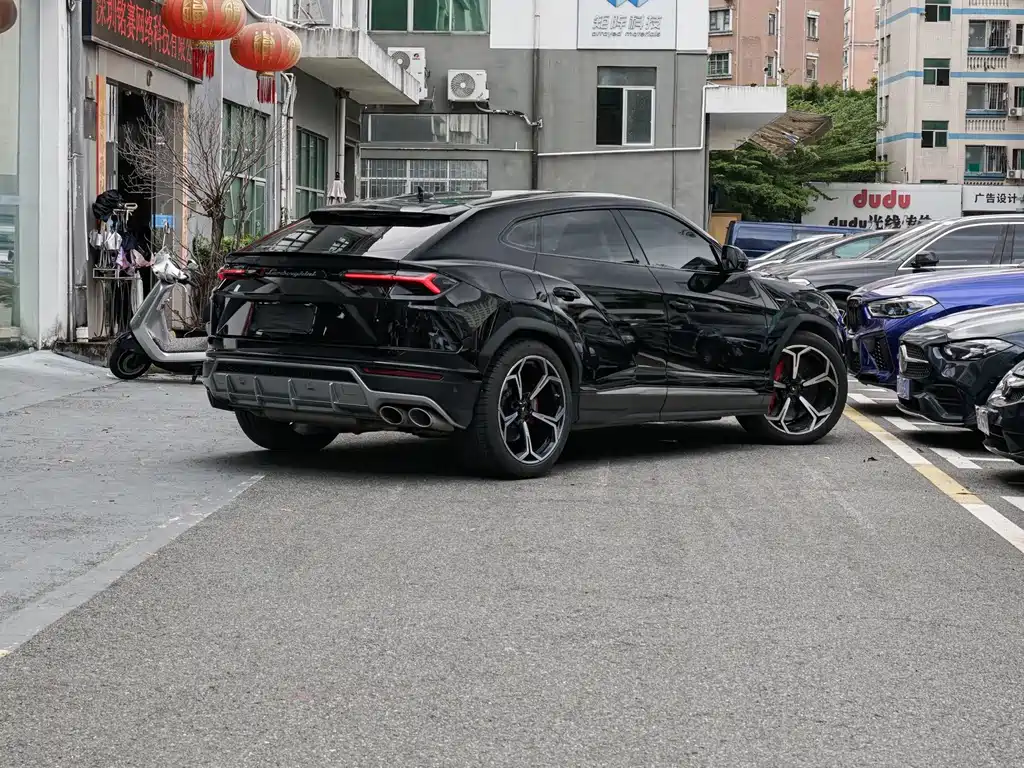 Lamborghini Urus — миниатюра 12
