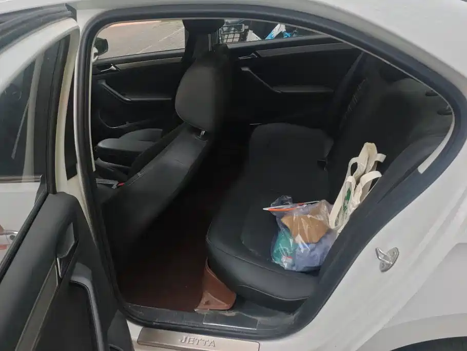 Volkswagen Jetta — миниатюра 11