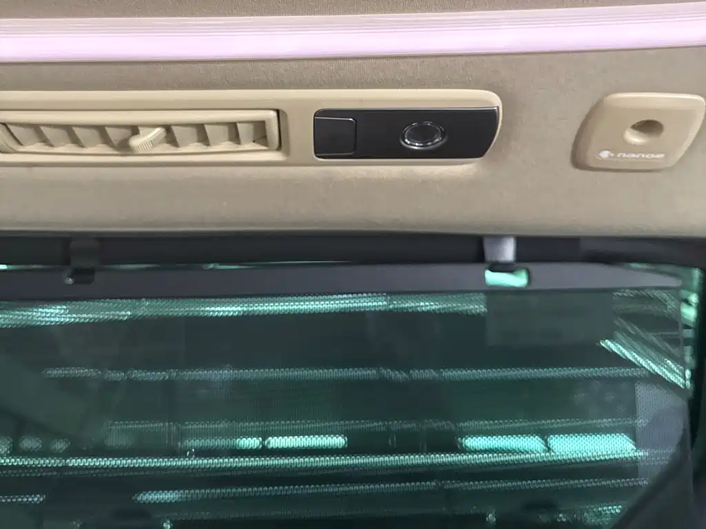 Toyota Alphard — миниатюра 8