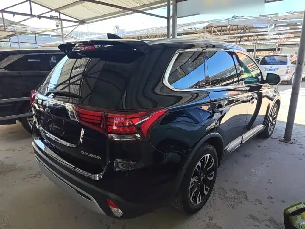 Mitsubishi Outlander — миниатюра 7