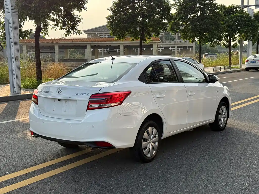 Toyota Yaris L — миниатюра 7