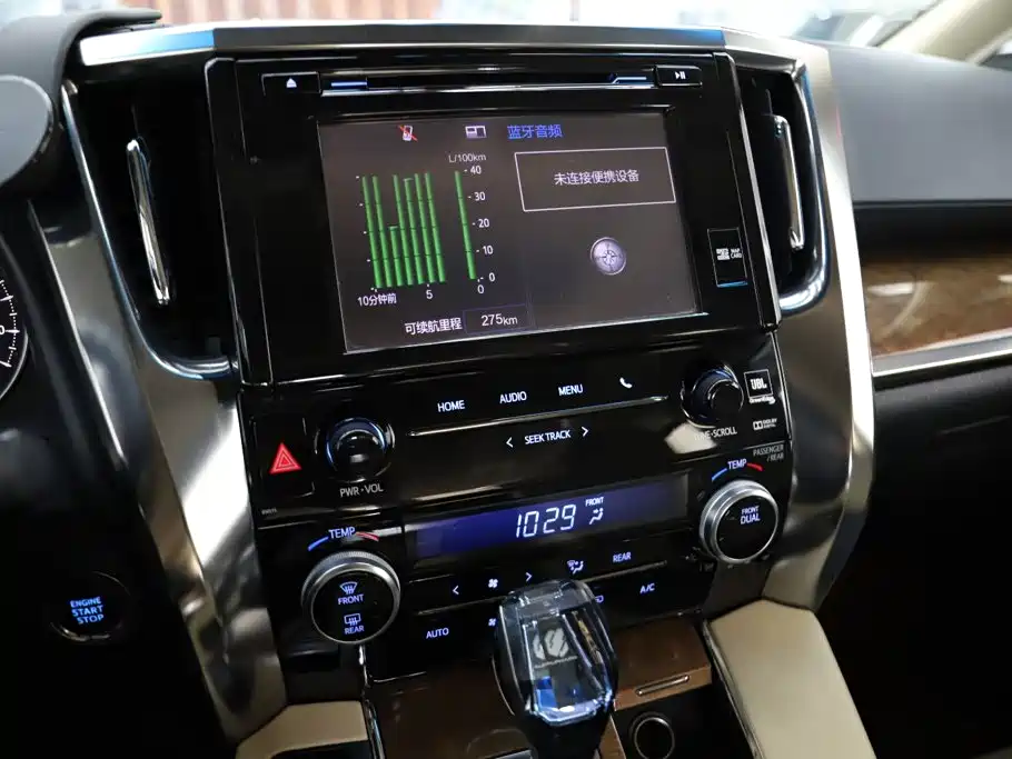 Toyota Alphard — миниатюра 11