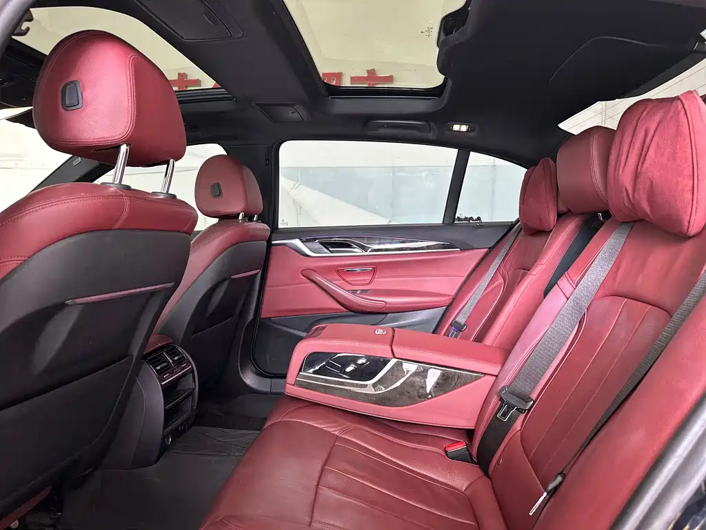 BMW 5 Series — миниатюра 8