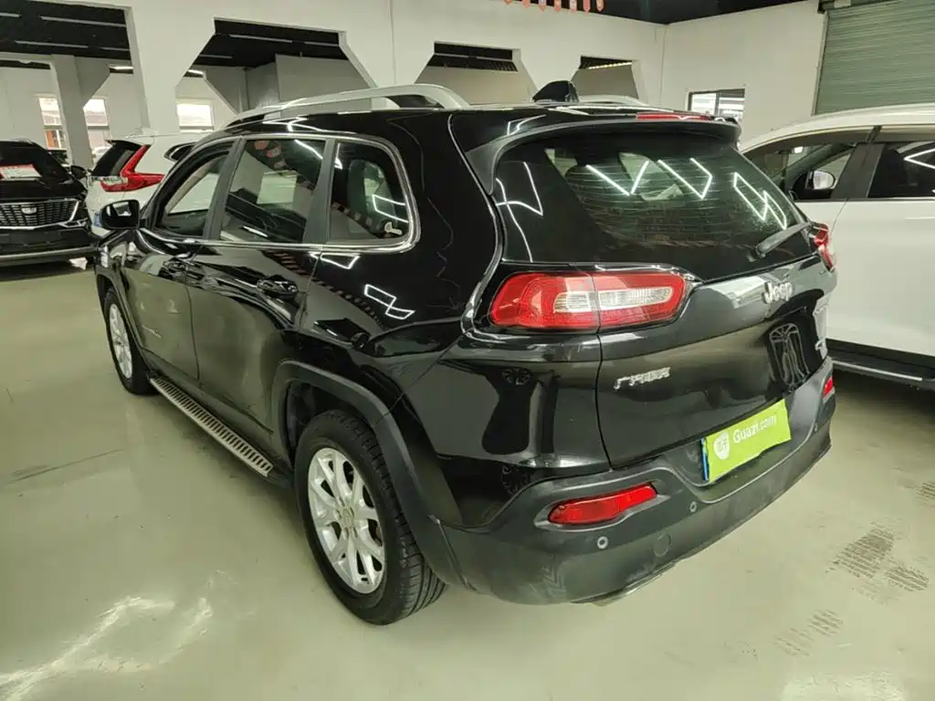 Jeep Cherokee — миниатюра 5