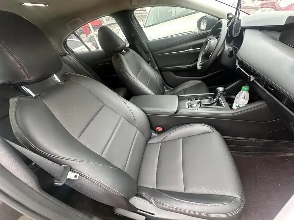 Mazda Mazda3 3 2023 2.0L AT