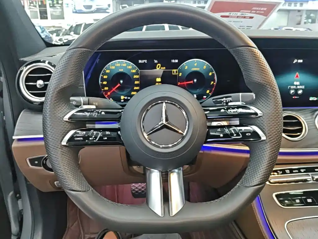 Mercedes-Benz E-Class — миниатюра 11