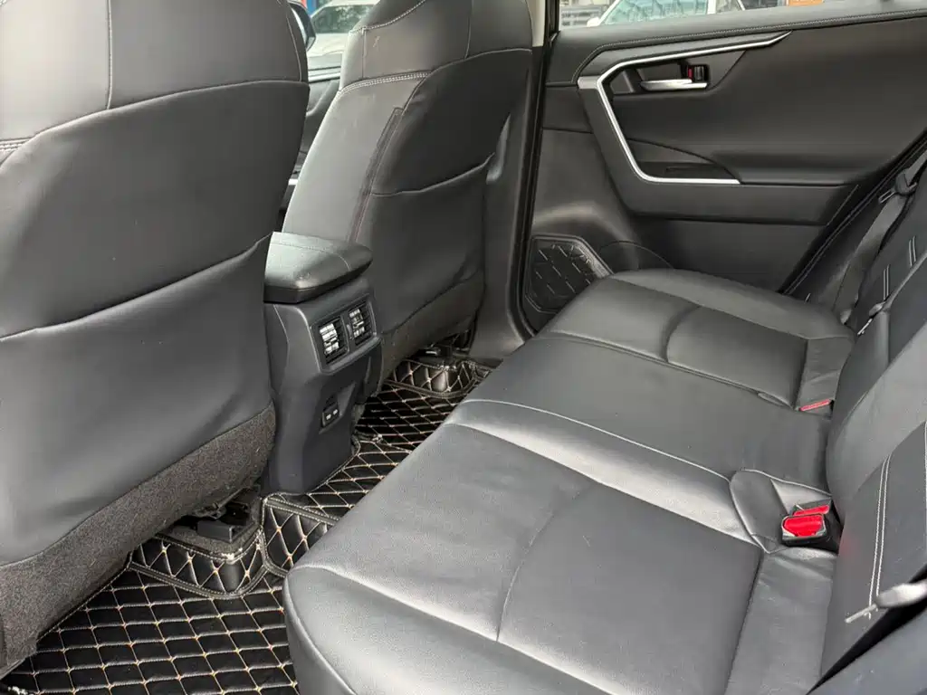 Toyota RAV4 — миниатюра 9