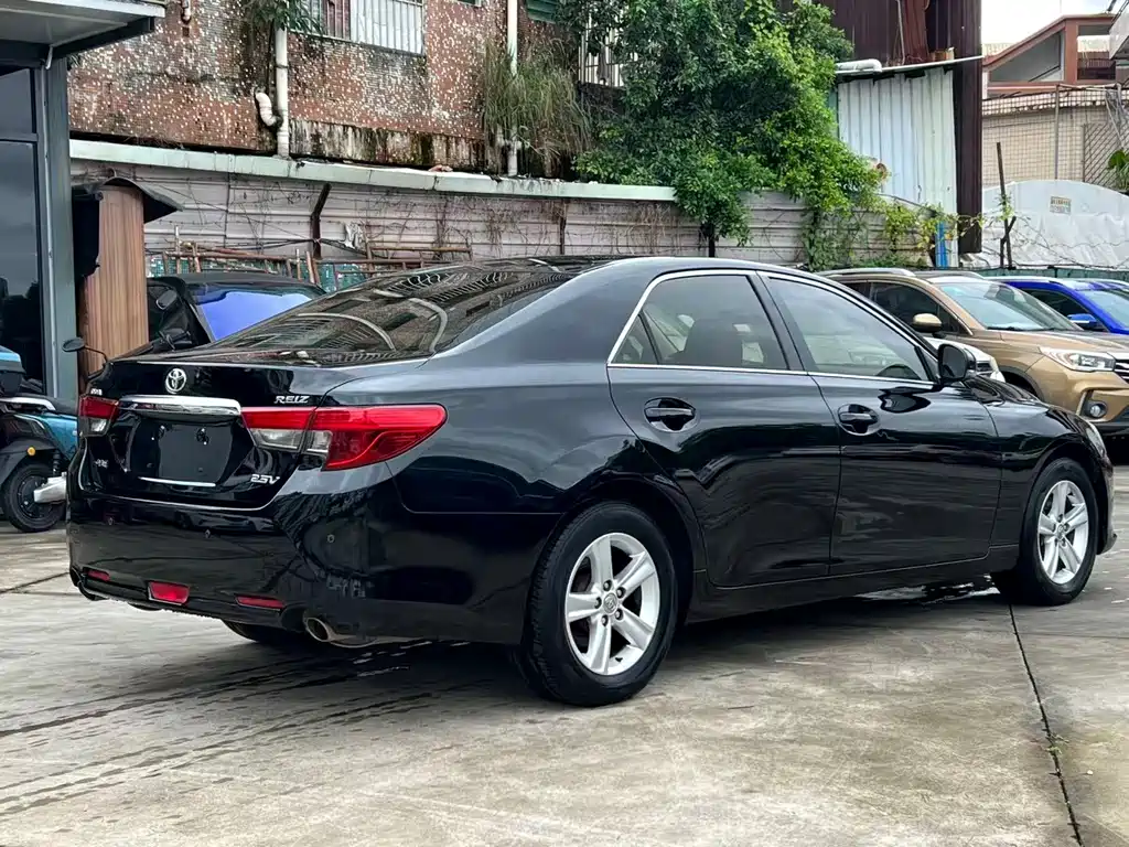 Toyota Reiz — миниатюра 9