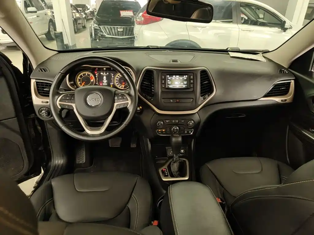 Jeep Cherokee — миниатюра 10