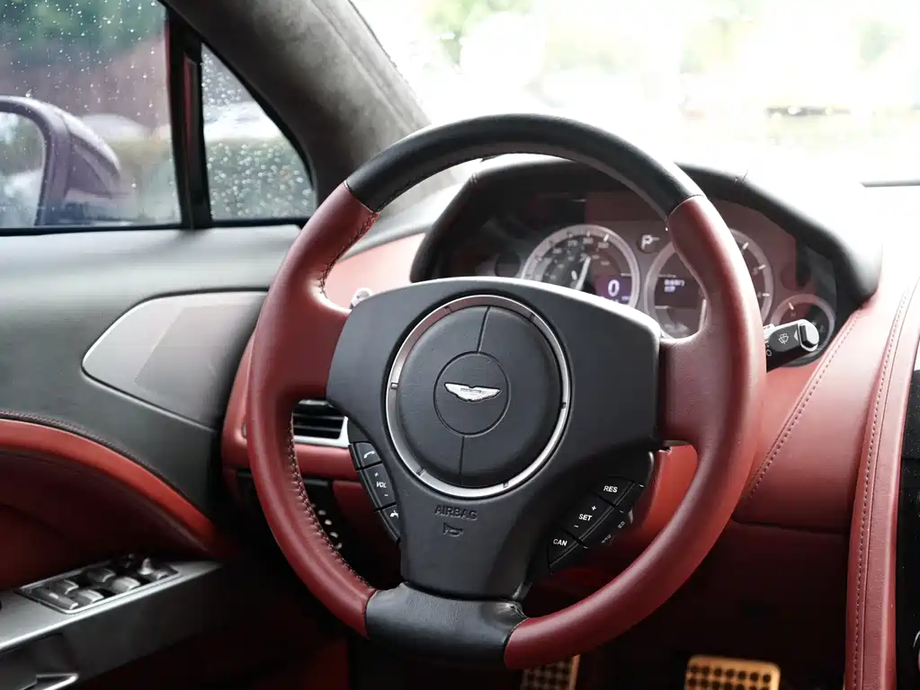 Aston Martin Rapide — миниатюра 6