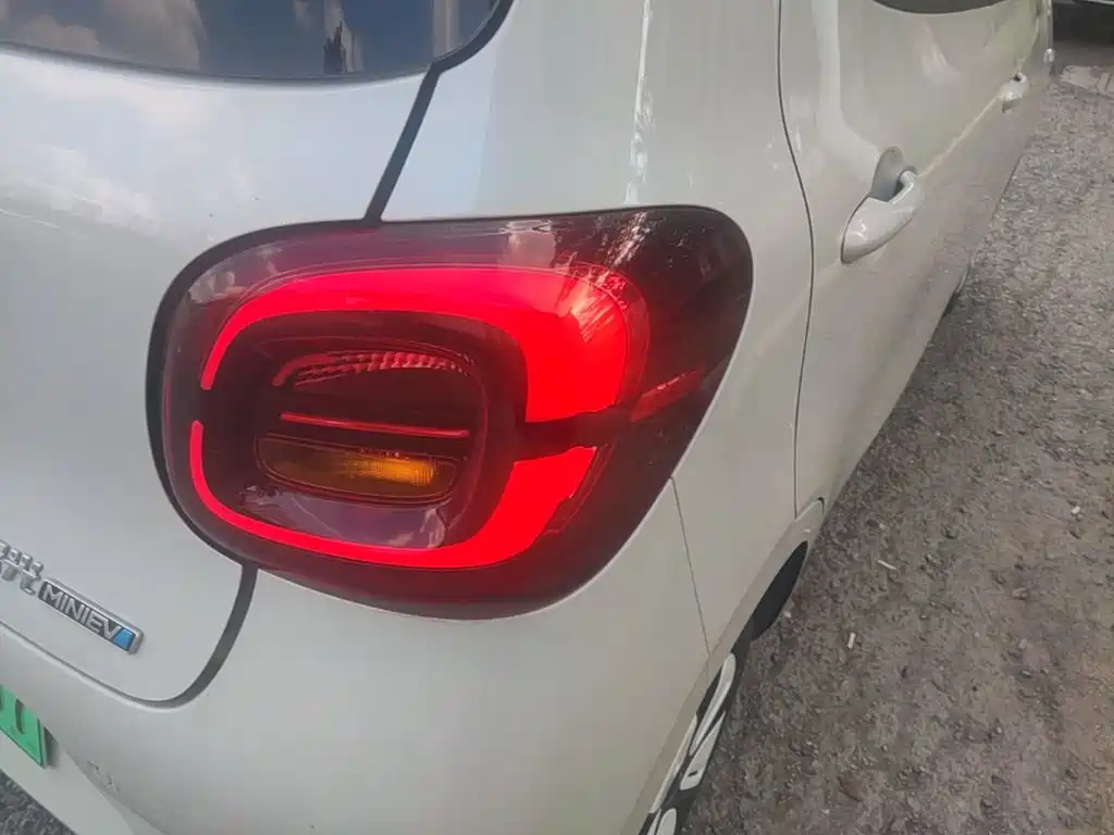 Wuling MINIEV — миниатюра 8