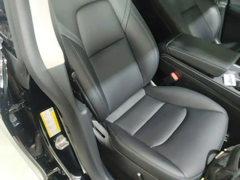 Tesla Model Y — миниатюра 25