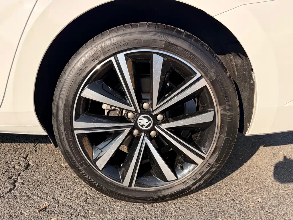 Skoda Superb — миниатюра 23