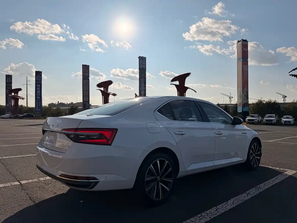 Skoda Superb — миниатюра 4