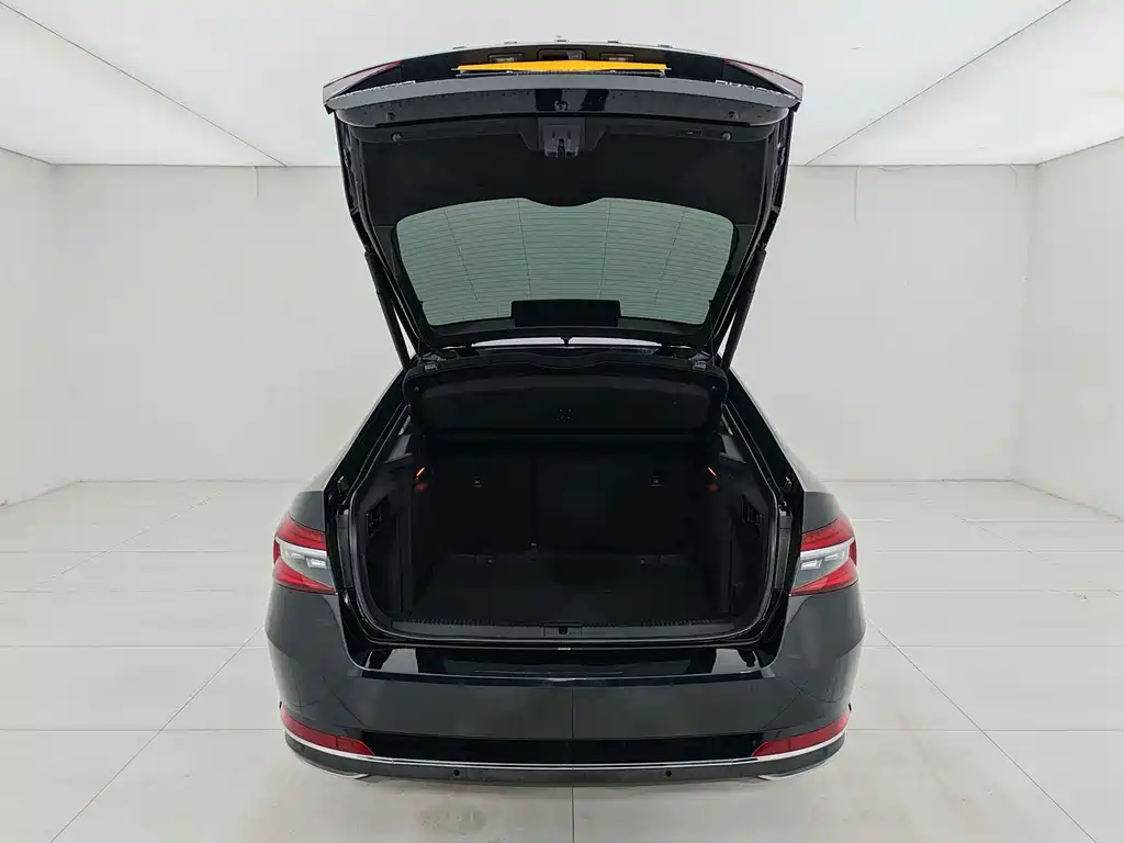 Skoda Superb — миниатюра 8