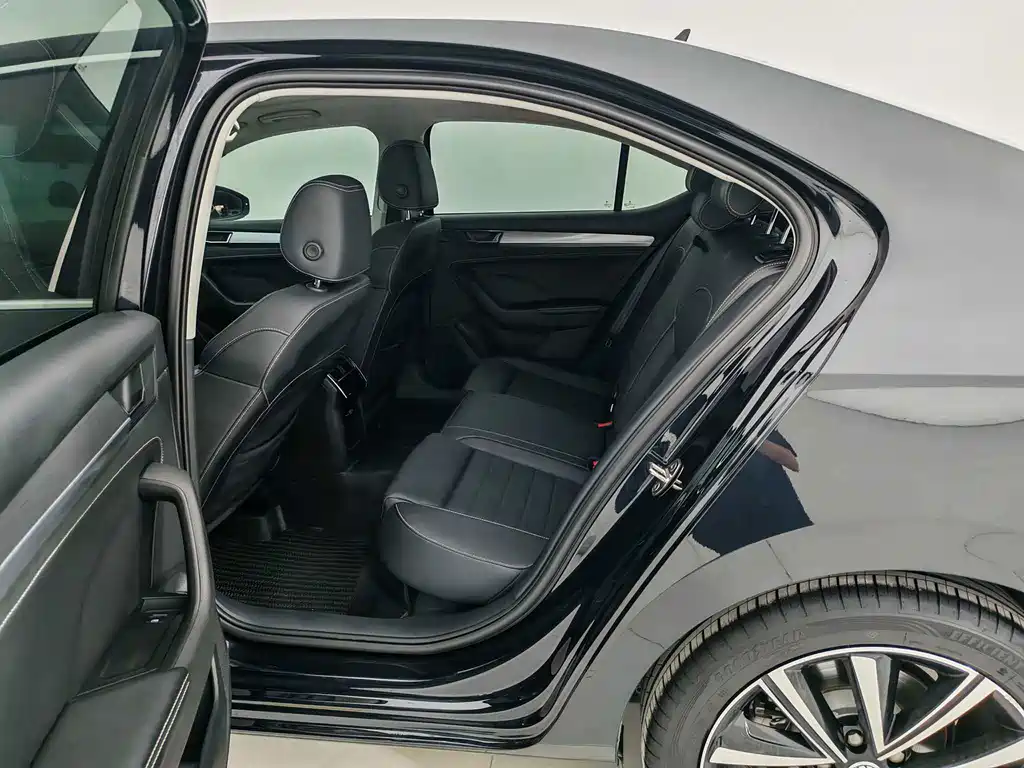 Skoda Superb — миниатюра 12