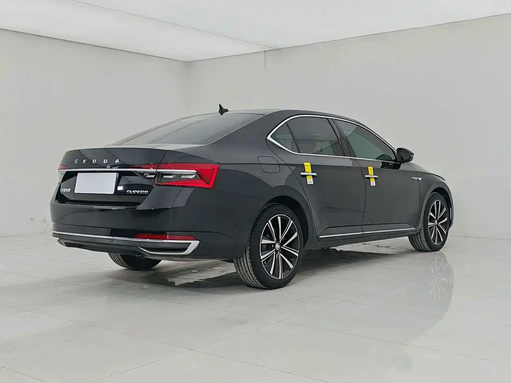 Skoda Superb — миниатюра 4