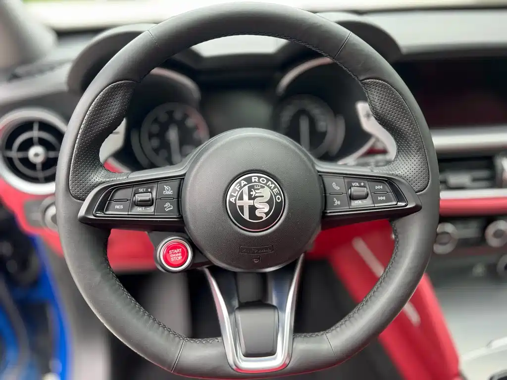 Alfa Romeo Stelvio — миниатюра 6