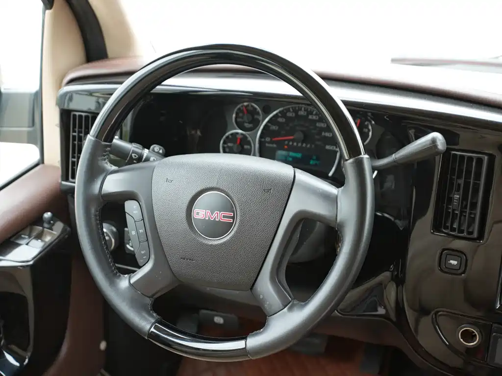 GMC Savana — миниатюра 12