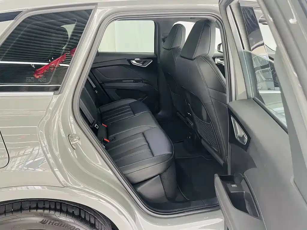 Audi Q4 e-tron — миниатюра 13