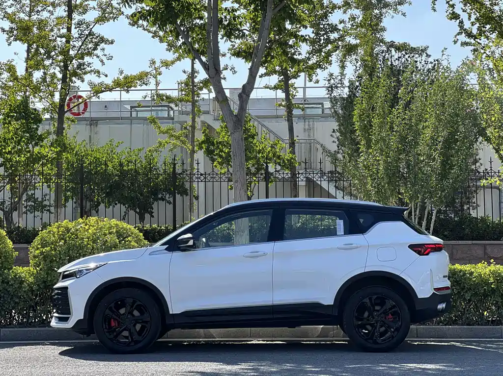 Geely Binyue — миниатюра 7