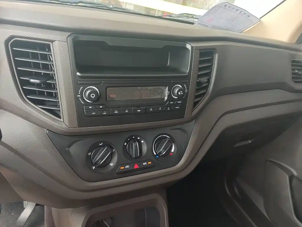 Wuling Hongguang V — миниатюра 13