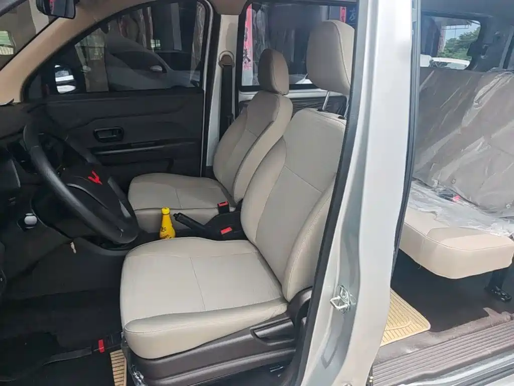 Wuling Hongguang V — миниатюра 15