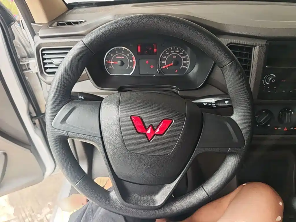 Wuling Hongguang V — миниатюра 11