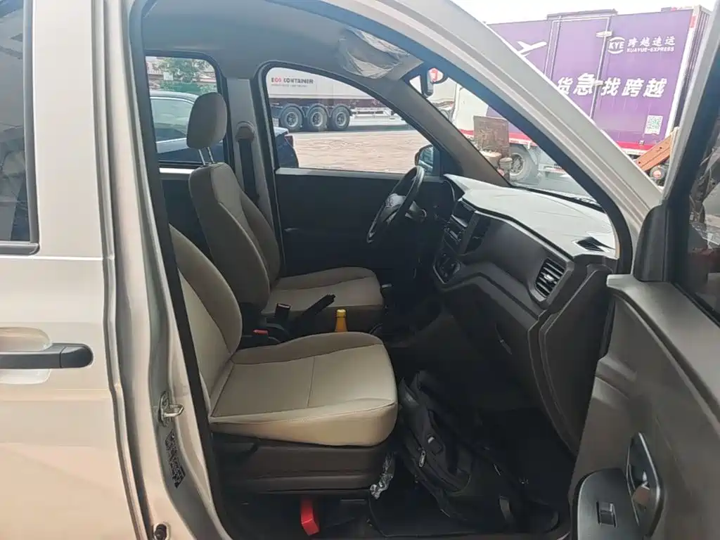 Wuling Hongguang V — миниатюра 25